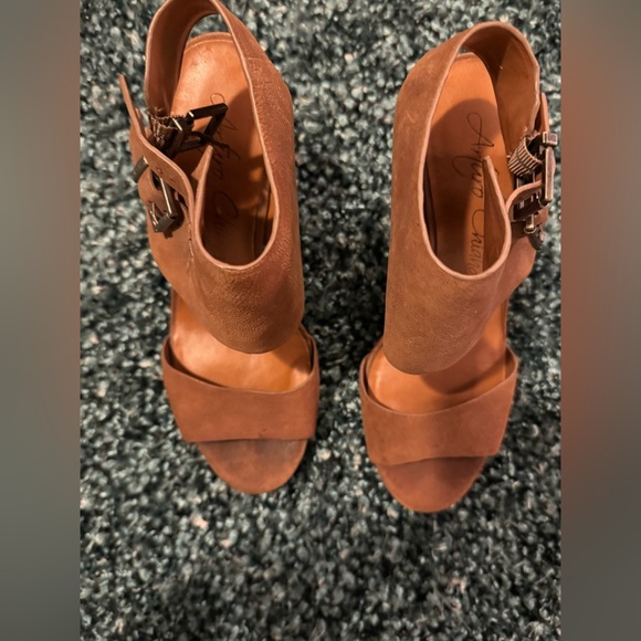 Arturo Chiang Tan Suede Heels - Picture 1 of 6